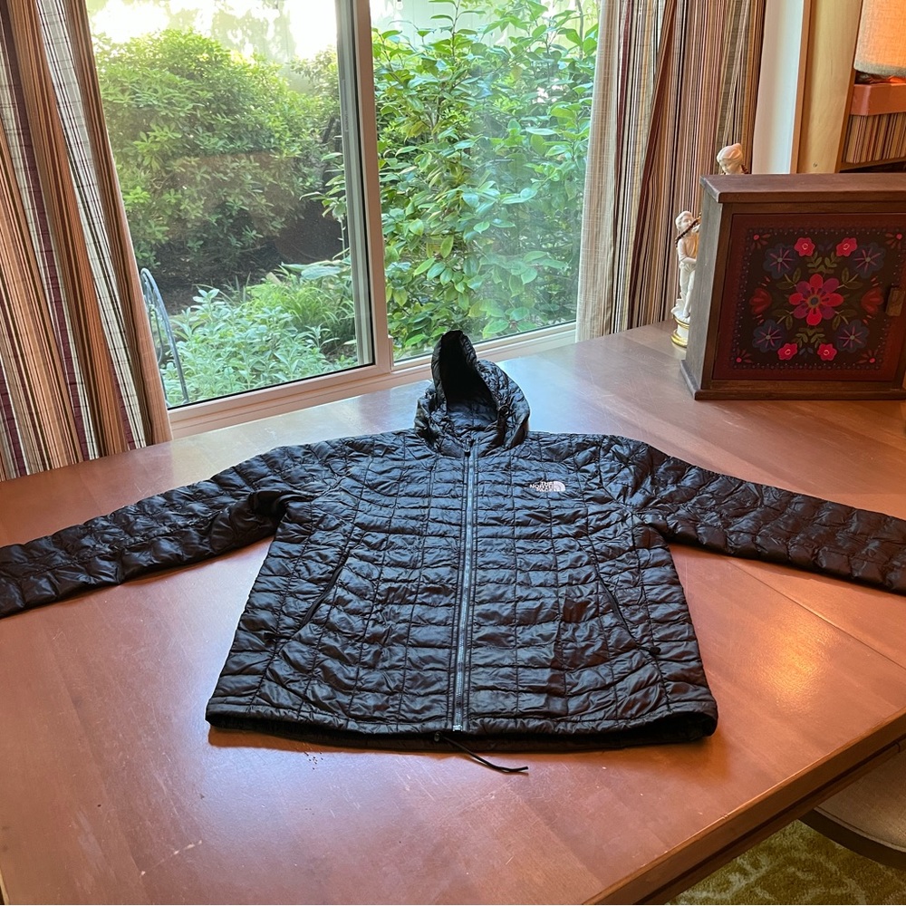 NorthFace Light Quilted Jacket in Black—Men’s Small